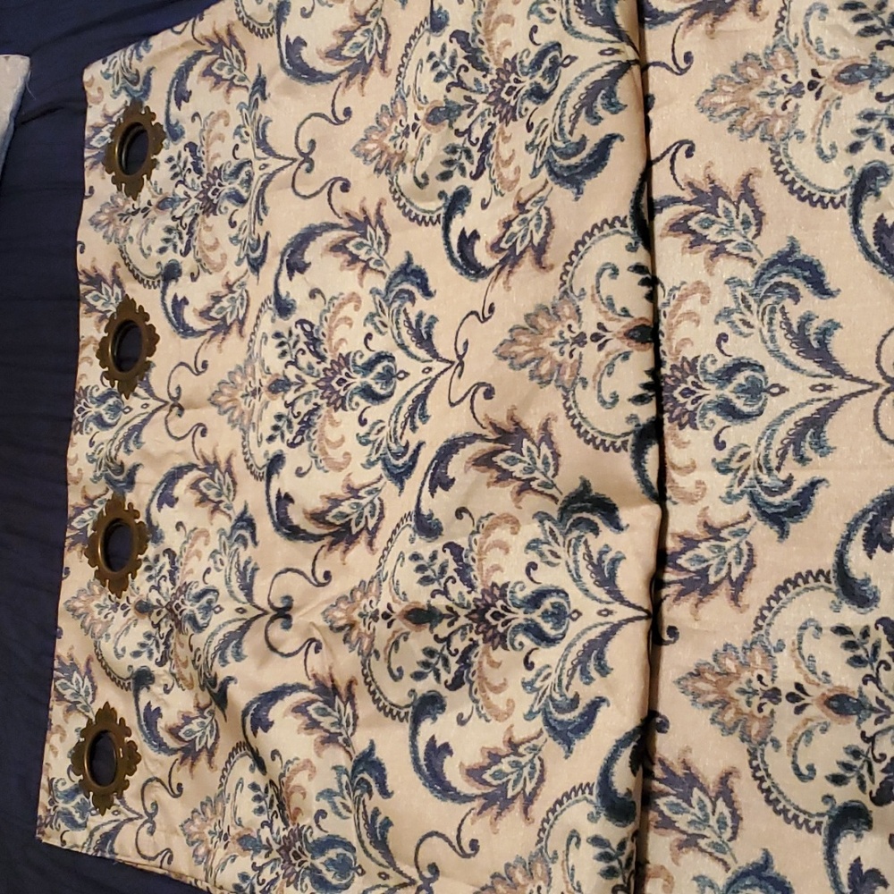 Like New Royal Velvet 84" Panel